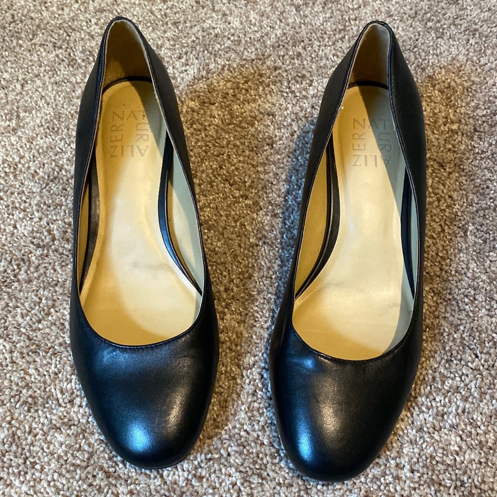 Cute black, flat, round women’s dress shoes! Size 6&1/2